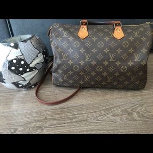 Authentic Louis Vuitton speedy 35 bag
